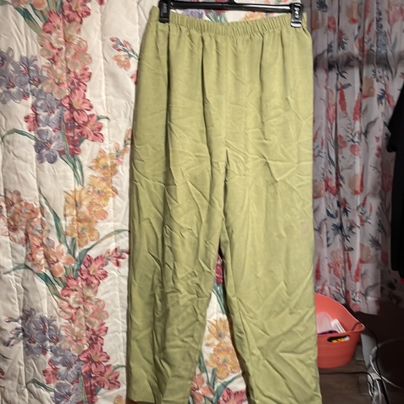 Main St. Classics short sleeve pantsuit size A8 100% polyester - Picture 7 of 12